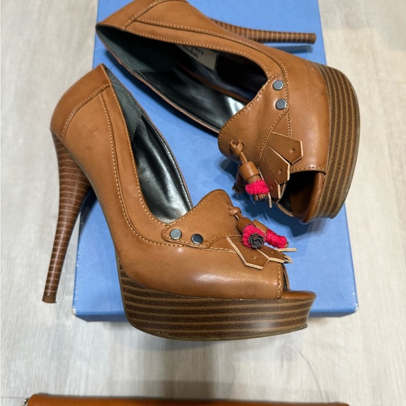 NWT! Simply Vera by Vera Wang Calf Colored Leather Heels - Picture 2 of 12